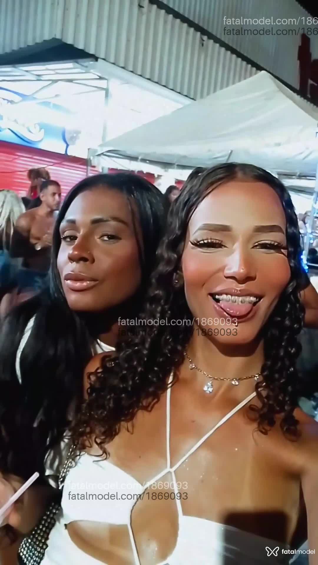 Acompanhante mulher trans com cabelo castanho de olhos castanhos em Rio de Janeiro - Larissa