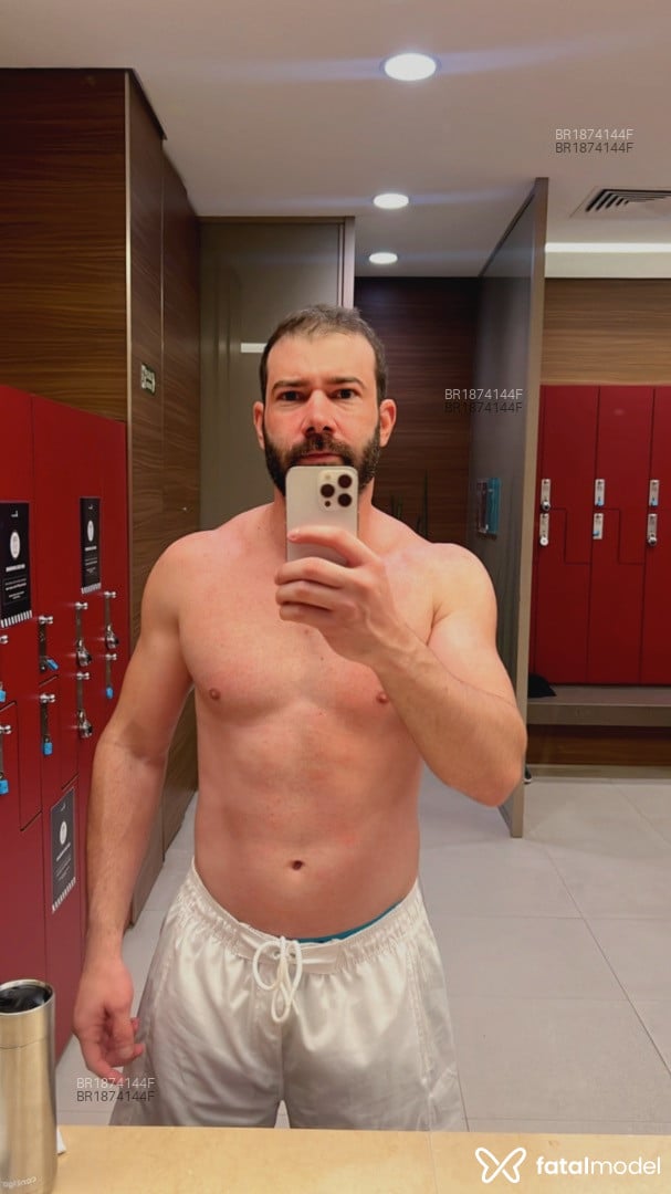 Acompanhante homem morena (o) de olhos pretos - Gustavo Acompanhante homem morena (o) de olhos pretos - Gustavo