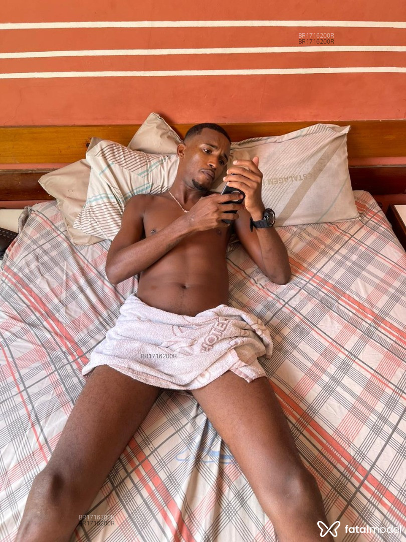 Acompanhante homem morena (o) de olhos pretos em Virtual - Vitor santos