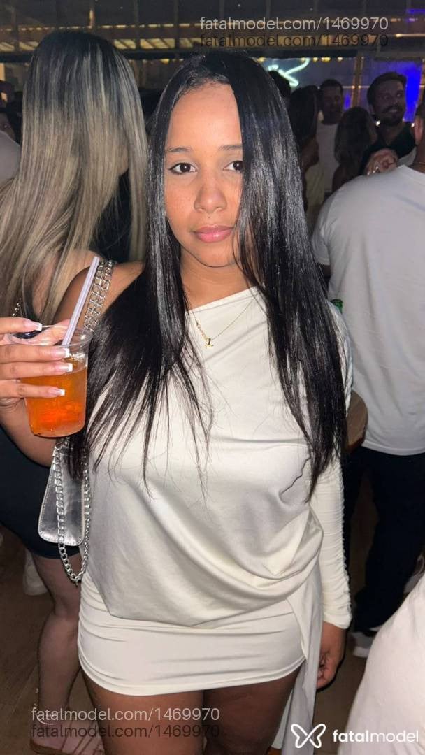 Acompanhante mulher morena (o) de olhos pretos - Alice