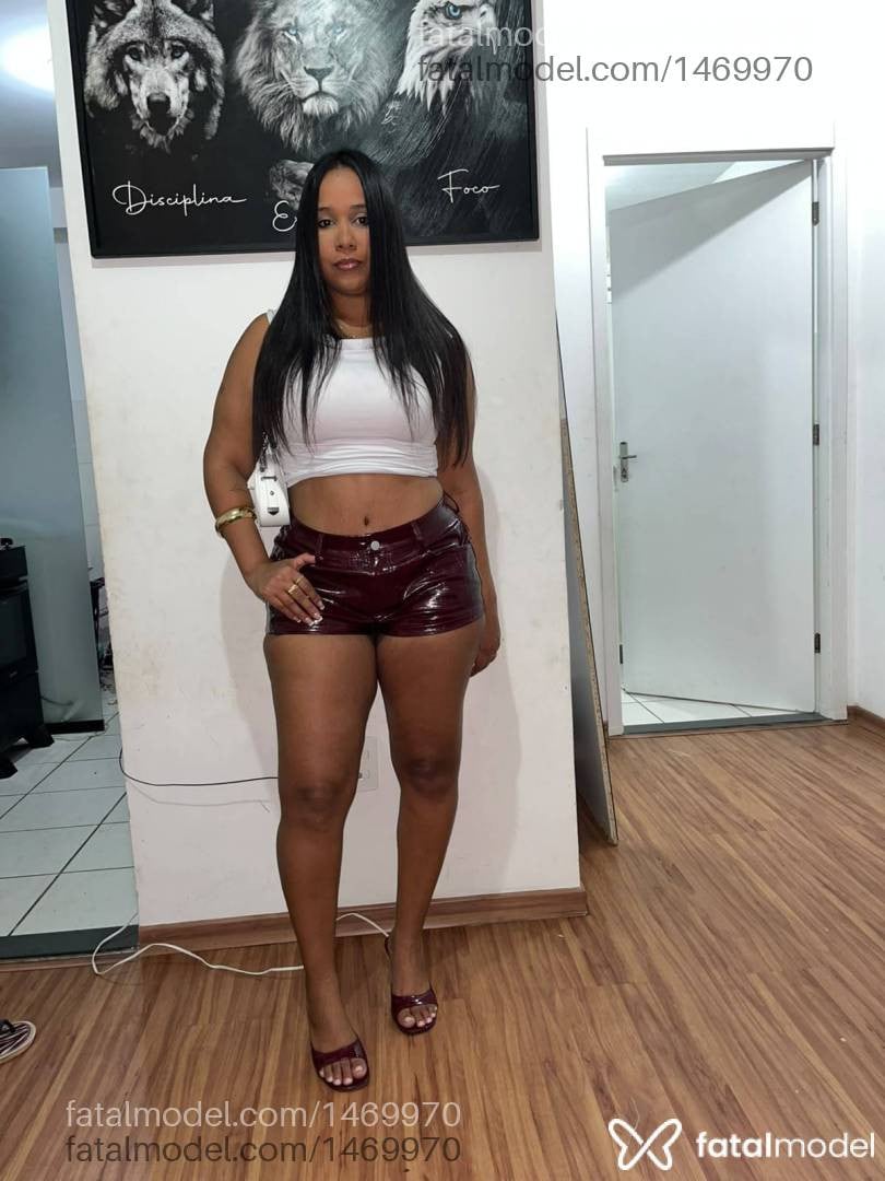 Acompanhante mulher morena (o) de olhos pretos - Alice