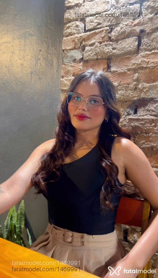 Acompanhante mulher com cabelo castanho de olhos castanhos em Marau - Maitê Castro