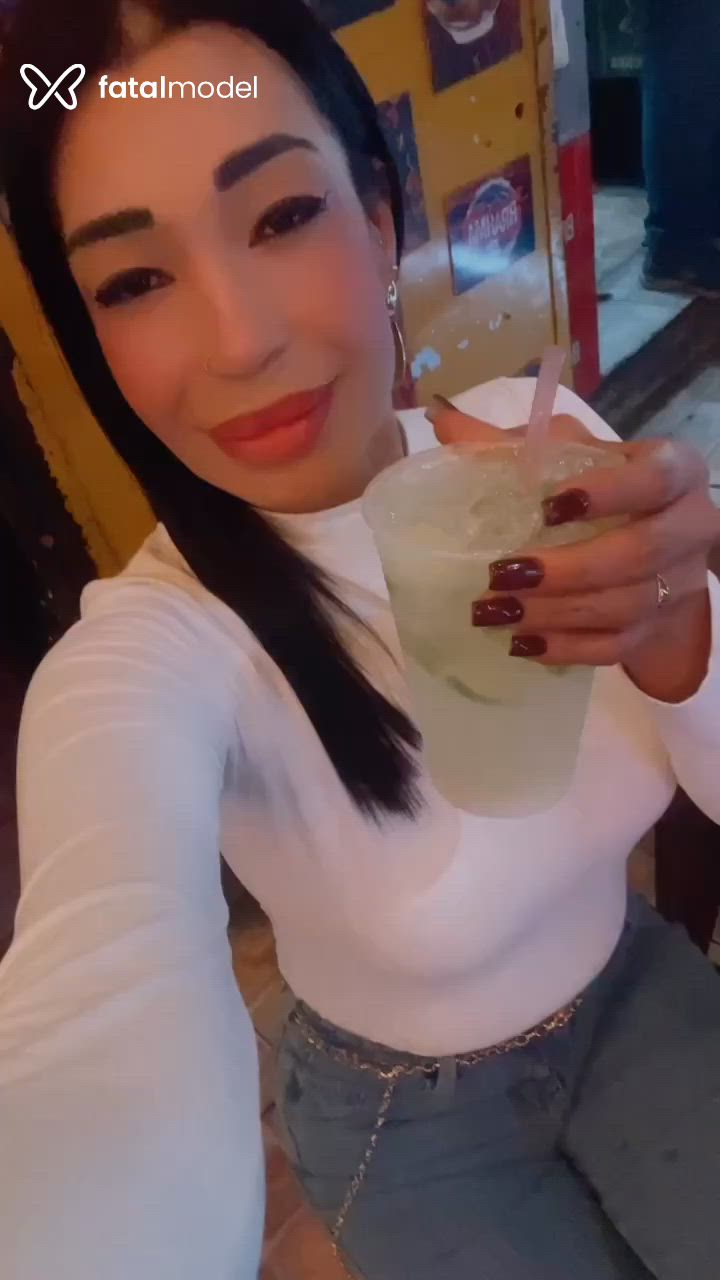 Acompanhante travesti morena (o) de olhos castanhos - Anita