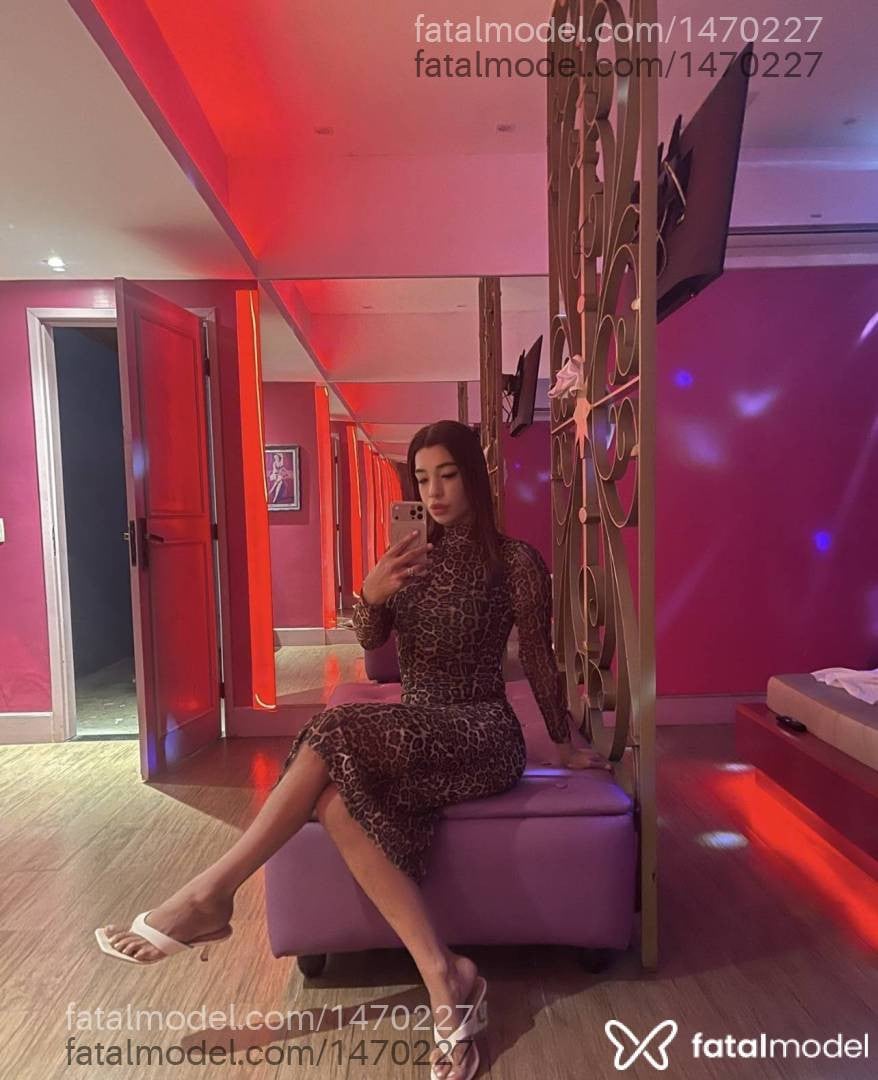Acompanhante travesti morena (o) de olhos castanhos - Anita