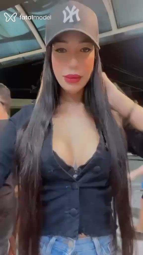 Acompanhante travesti morena (o) de olhos castanhos - Anita