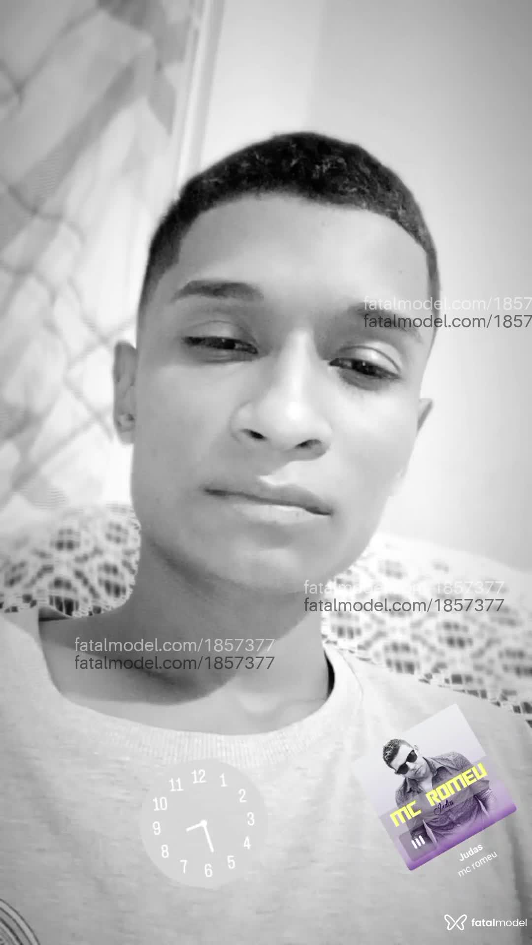 Acompanhante homem morena (o) de olhos pretos - Luna Acompanhante homem morena (o) de olhos pretos - Luna