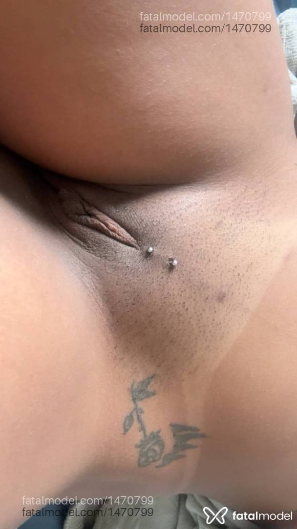Acompanhante mulher com cabelo castanho de olhos verdes - Carol