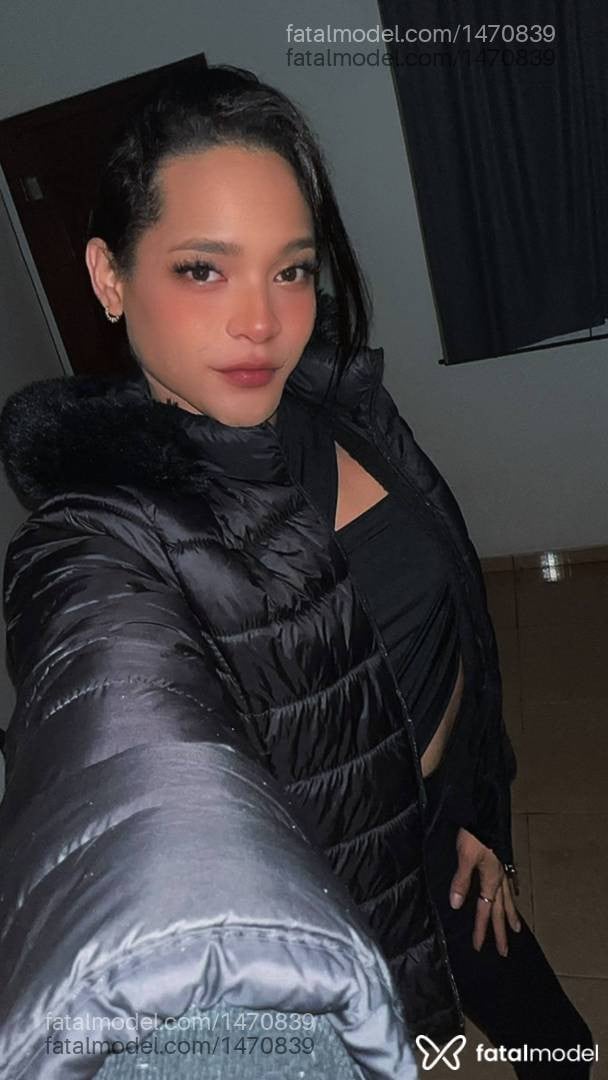 Acompanhante mulher trans morena (o) de olhos pretos - Aria Mena