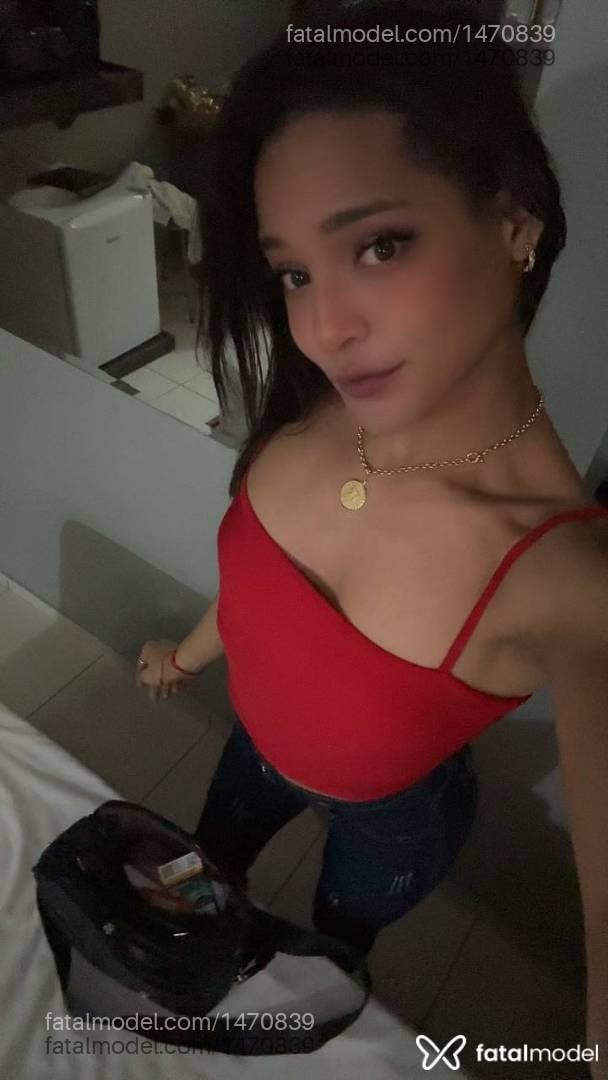 Acompanhante mulher trans morena (o) de olhos pretos - Aria Mena