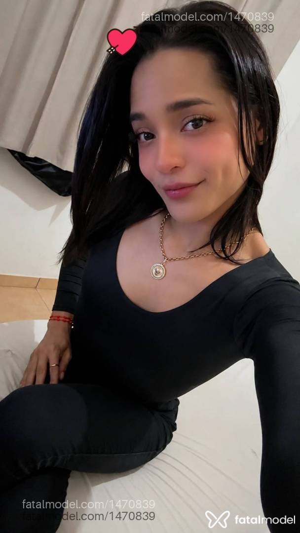 Acompanhante mulher trans morena (o) de olhos pretos - Aria Mena