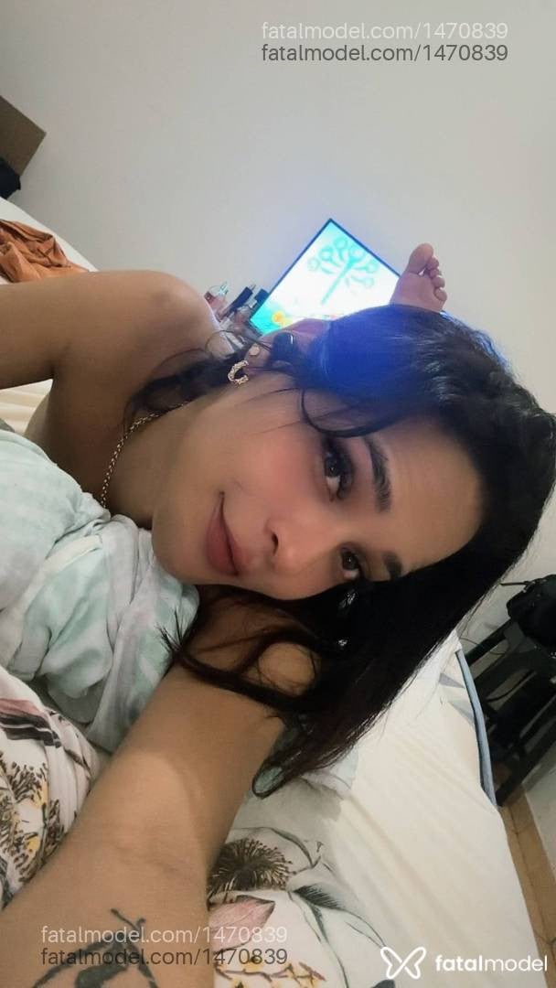 Acompanhante mulher trans morena (o) de olhos pretos - Aria Mena