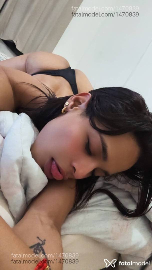 Acompanhante mulher trans morena (o) de olhos pretos - Aria Mena