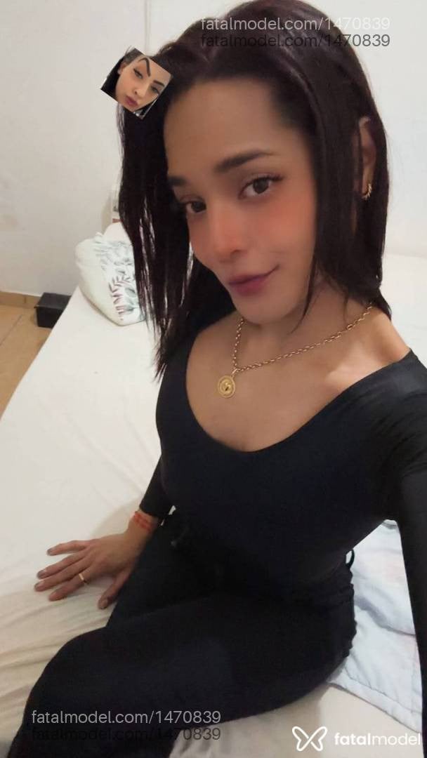 Acompanhante mulher trans morena (o) de olhos pretos - Aria Mena