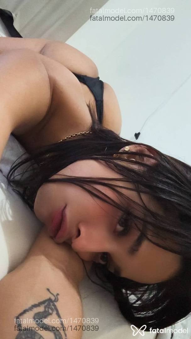 Acompanhante mulher trans morena (o) de olhos pretos - Aria Mena