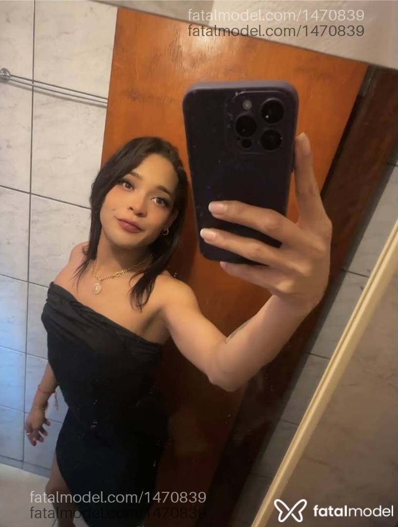 Acompanhante mulher trans morena (o) de olhos pretos - Aria Mena