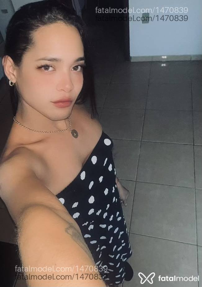 Acompanhante mulher trans morena (o) de olhos pretos - Aria Mena