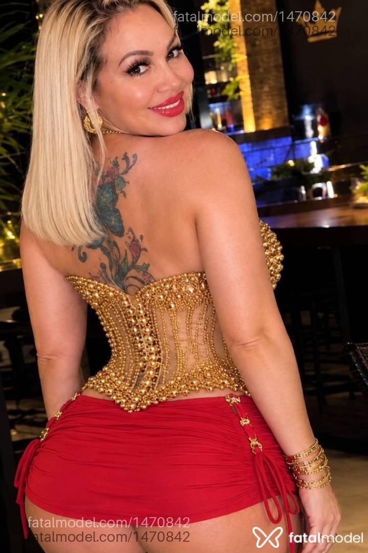Acompanhante mulher loira (o) de olhos castanhos - Gabi