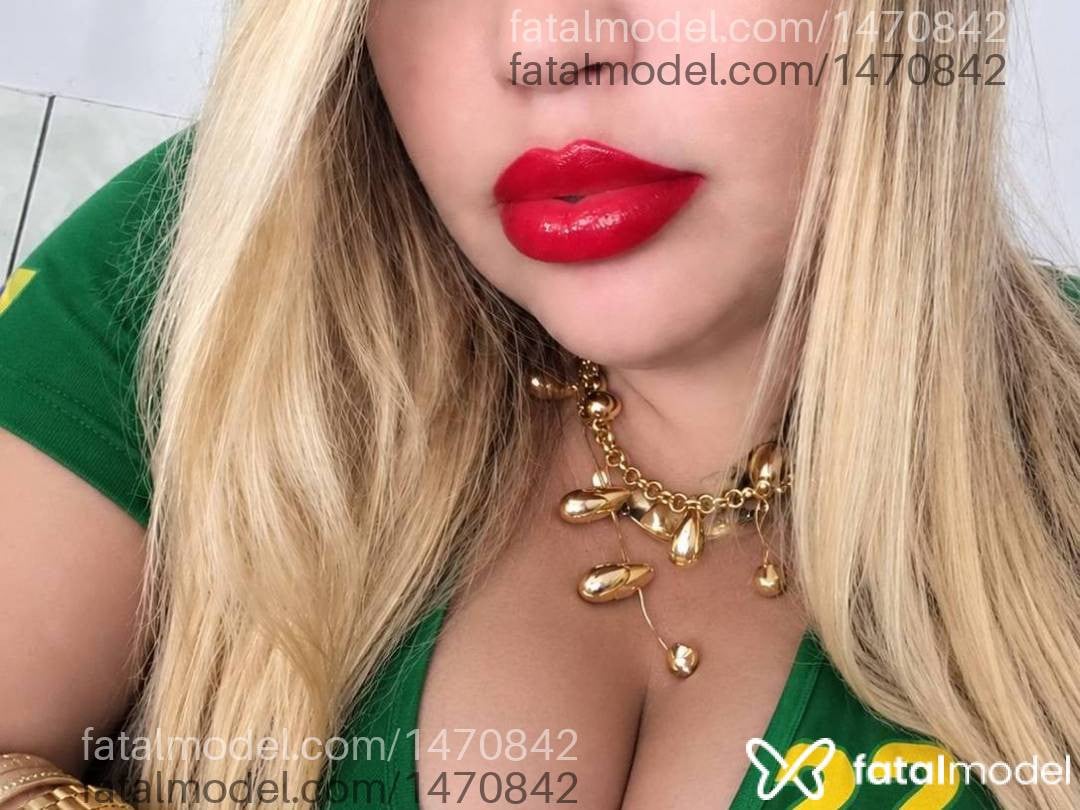 Acompanhante mulher loira (o) de olhos castanhos - Gabi