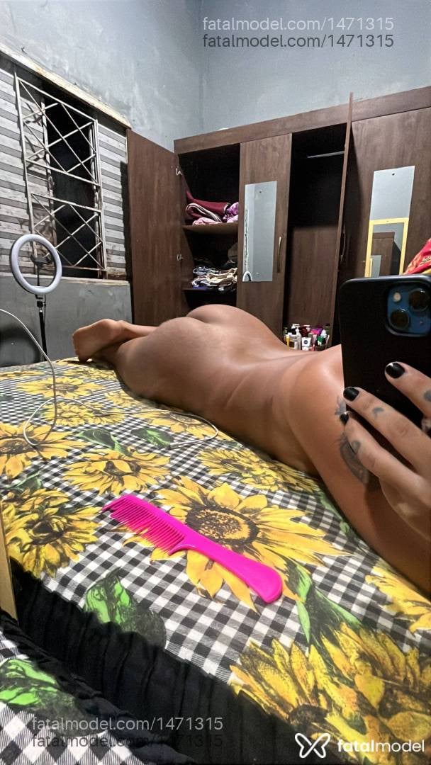 Acompanhante mulher trans morena (o) de olhos pretos - Agatha
