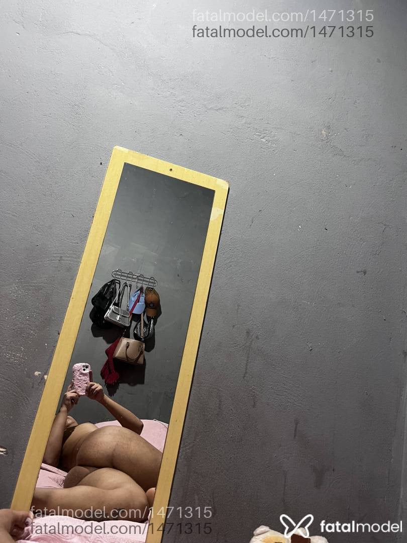 Acompanhante mulher trans morena (o) de olhos pretos - Agatha