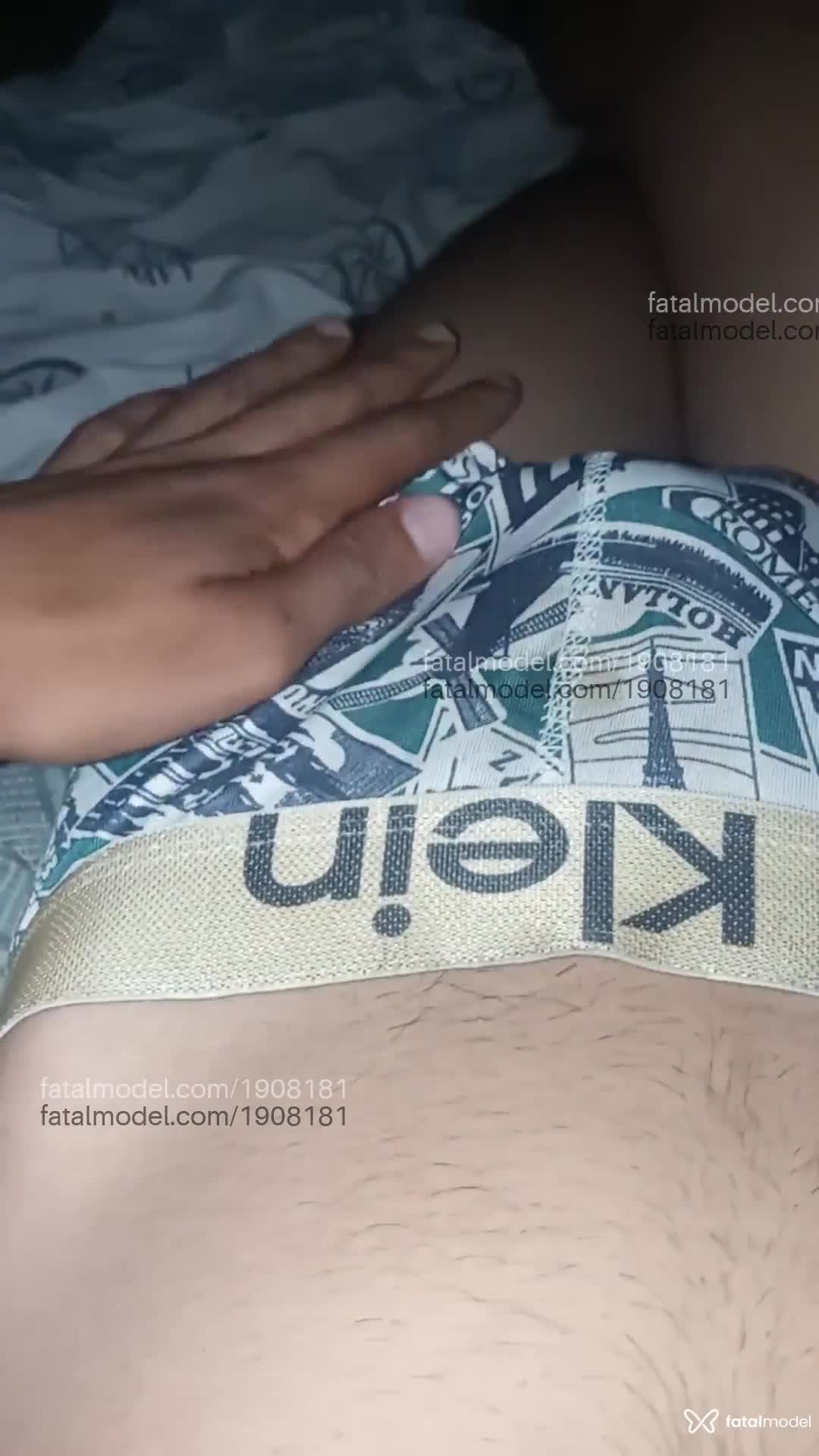 Acompanhante homem com cabelo castanho de olhos castanhos - RodriguezJr Acompanhante homem com cabelo castanho de olhos castanhos - RodriguezJr