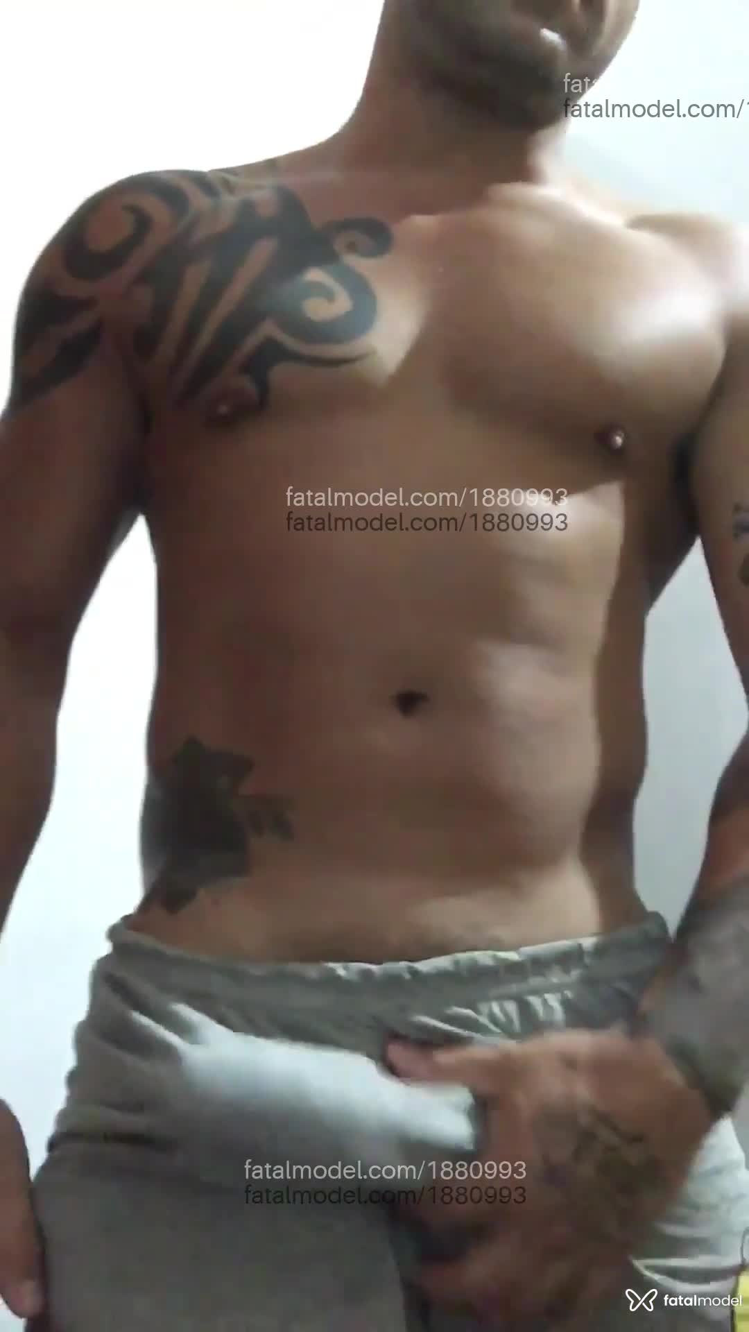 Acompanhante homem morena (o) de olhos castanhos em Rio de Janeiro - Yago