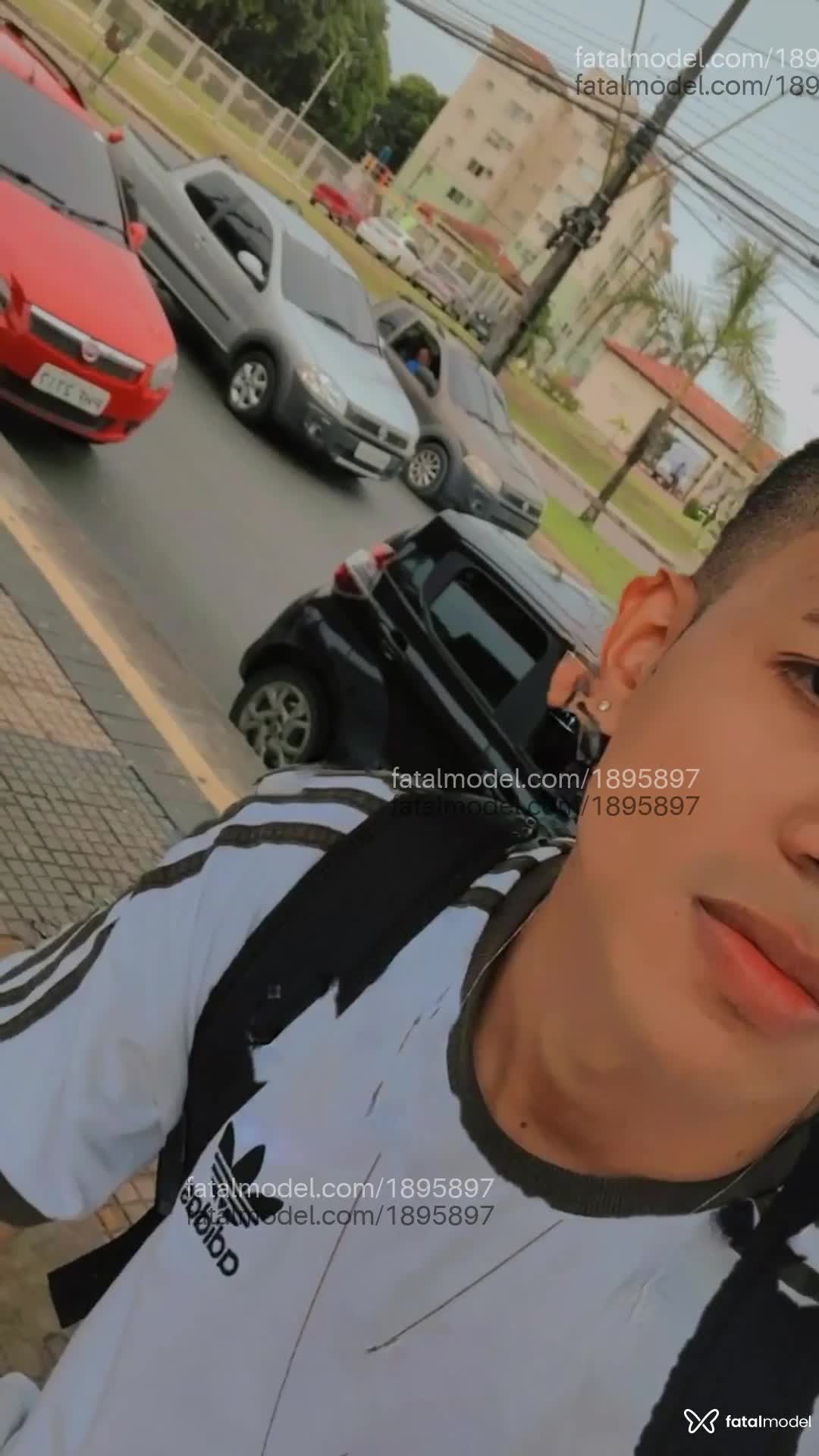 Acompanhante homem morena (o) de olhos castanhos - Lucas Acompanhante homem morena (o) de olhos castanhos - Lucas