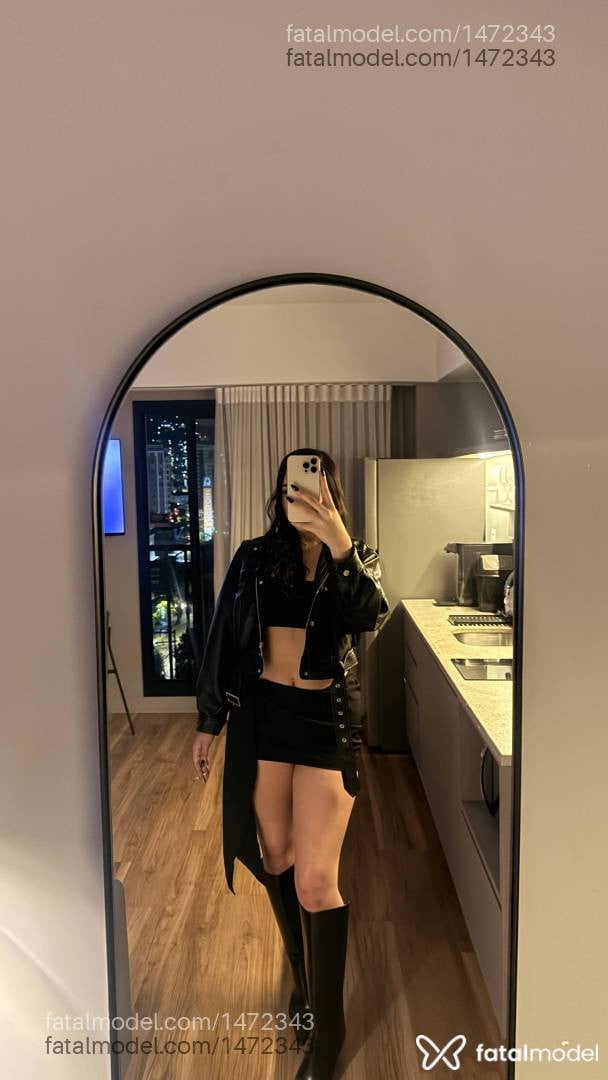 Acompanhante mulher com cabelo castanho de olhos castanhos - Thays