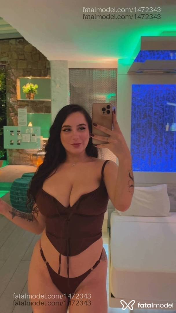Acompanhante mulher com cabelo castanho de olhos castanhos - Thays