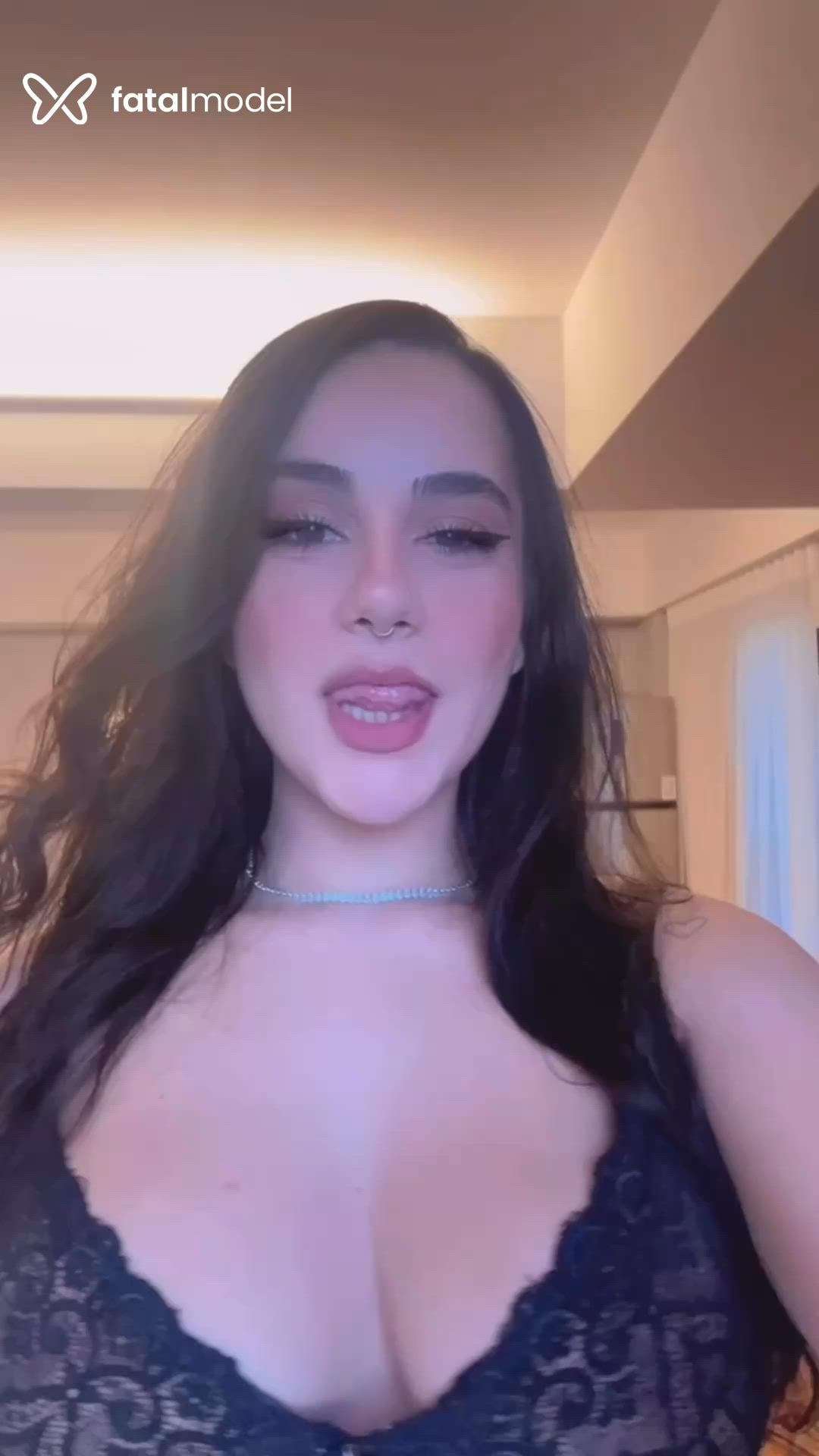 Acompanhante mulher com cabelo castanho de olhos castanhos - Thays