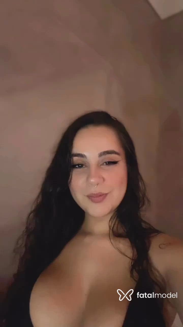 Acompanhante mulher com cabelo castanho de olhos castanhos - Thays