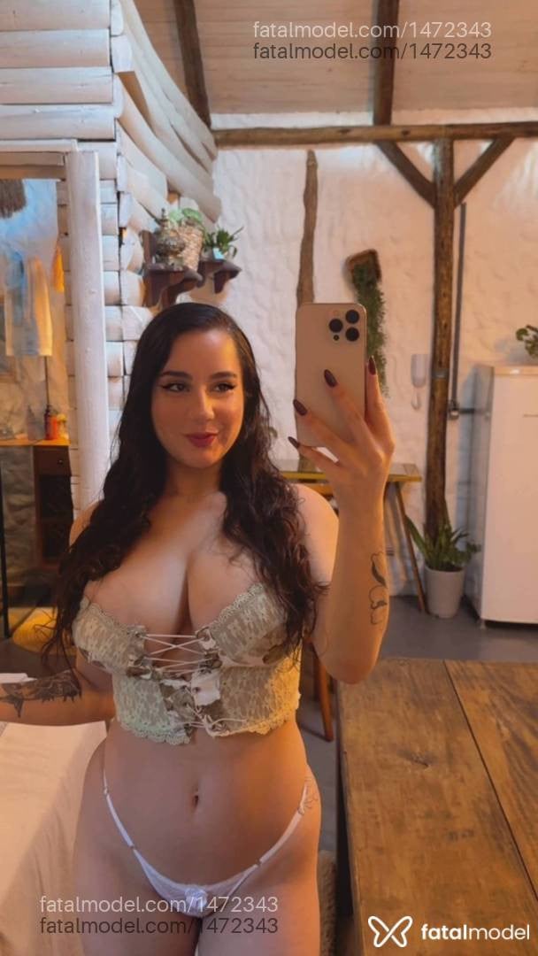 Acompanhante mulher com cabelo castanho de olhos castanhos - Thays