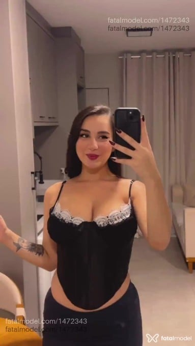 Acompanhante mulher com cabelo castanho de olhos castanhos em Florianópolis - Thays