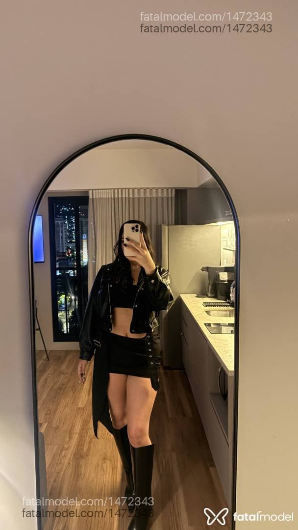 Acompanhante mulher com cabelo castanho de olhos castanhos - Thays