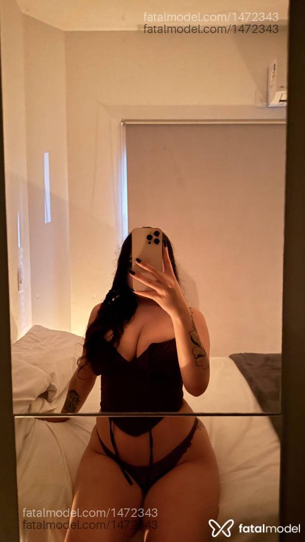 Acompanhante mulher com cabelo castanho de olhos castanhos - Thays