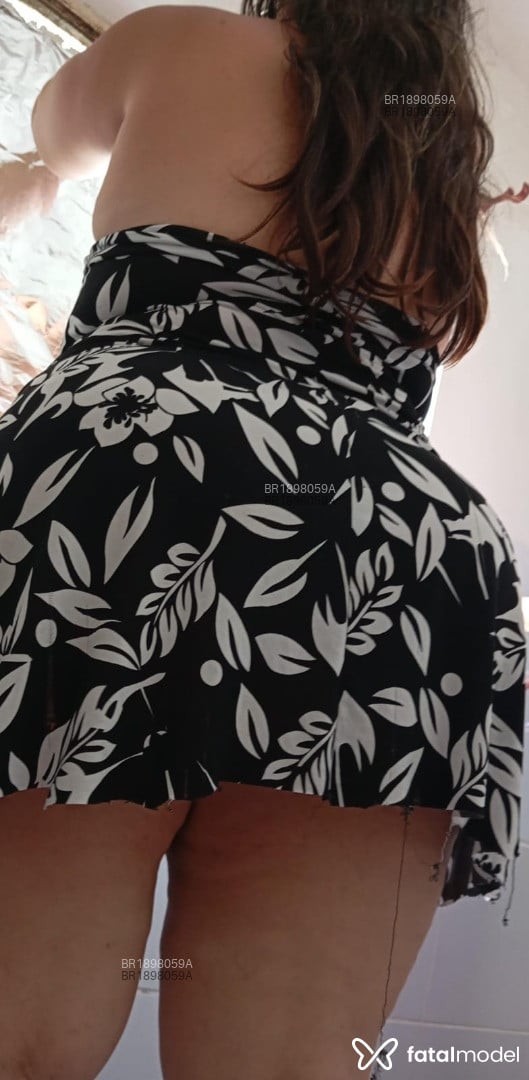 Acompanhante mulher com cabelo castanho de olhos azuis em Caruaru - Vanessa