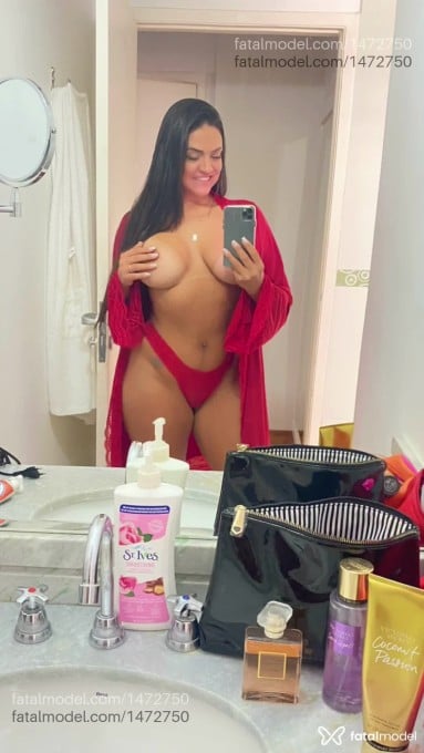 Acompanhante mulher com cabelo castanho de olhos castanhos em Pelotas - Luiza Angellini