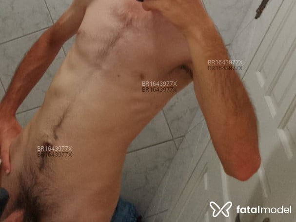 Acompanhante homem com cabelo castanho de olhos castanhos - Vitor Acompanhante homem com cabelo castanho de olhos castanhos - Vitor