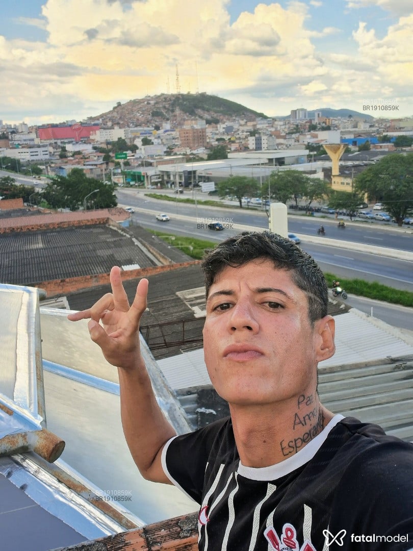 Acompanhante homem com cabelo colorido de olhos castanhos em Aracaju Acompanhante homem com cabelo colorido de olhos castanhos em Aracaju - Jose Borges
