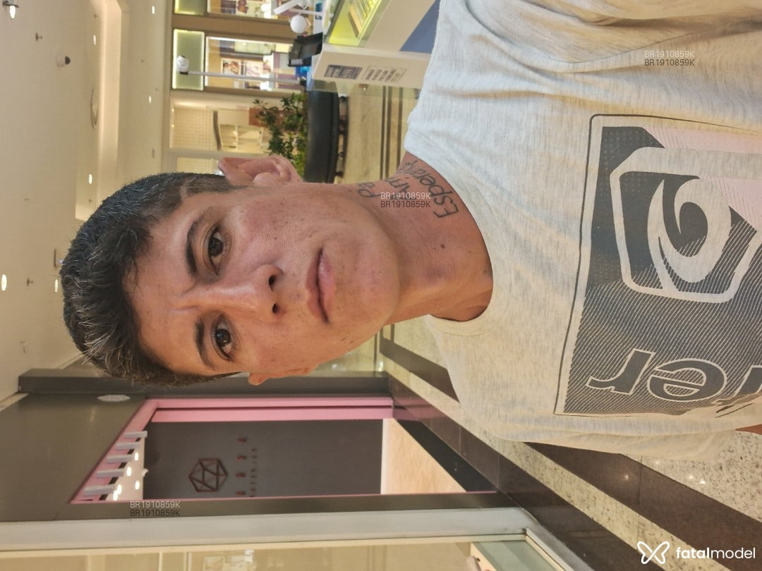 Acompanhante homem com cabelo colorido de olhos castanhos em Aracaju Acompanhante homem com cabelo colorido de olhos castanhos em Aracaju - Jose Borges