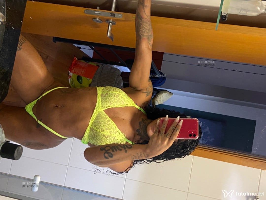 Acompanhante mulher morena (o) de olhos pretos em São Paulo - Mell morena