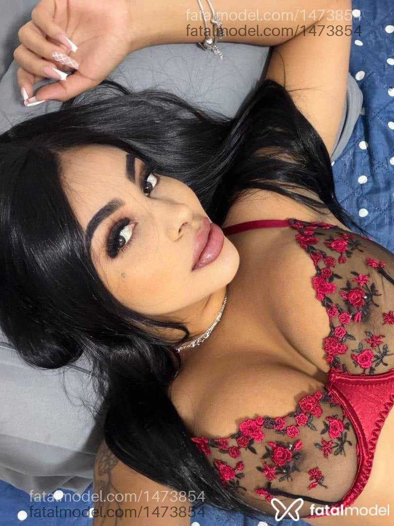 Acompanhante mulher morena (o) de olhos castanhos em Água Boa - Mariana Tavares