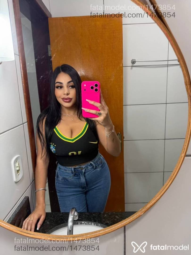 Acompanhante mulher morena (o) de olhos castanhos em Água Boa - Mariana Tavares