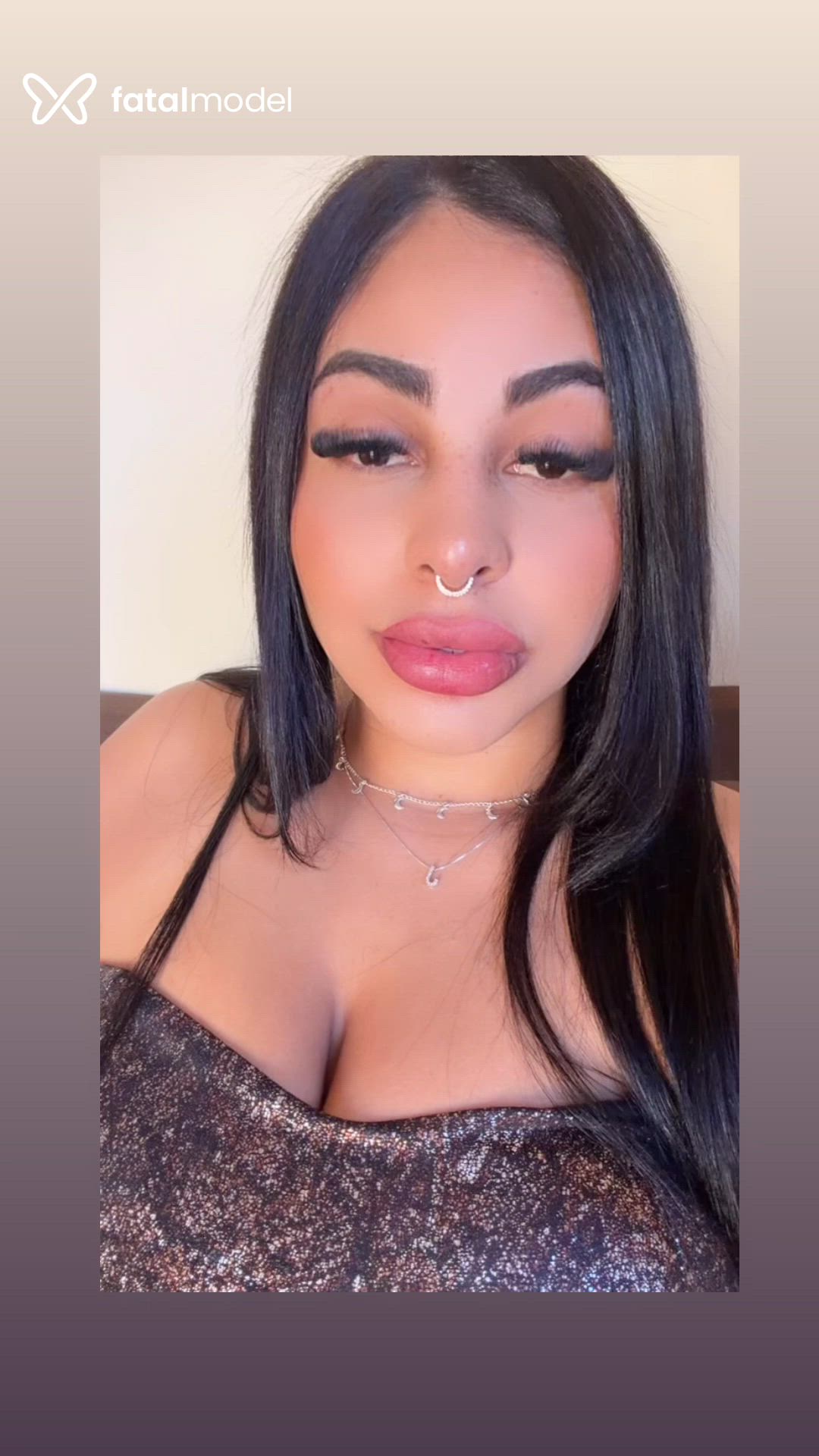 Acompanhante mulher morena (o) de olhos castanhos em Canarana Acompanhante mulher morena (o) de olhos castanhos em Canarana - Mariana Tavares