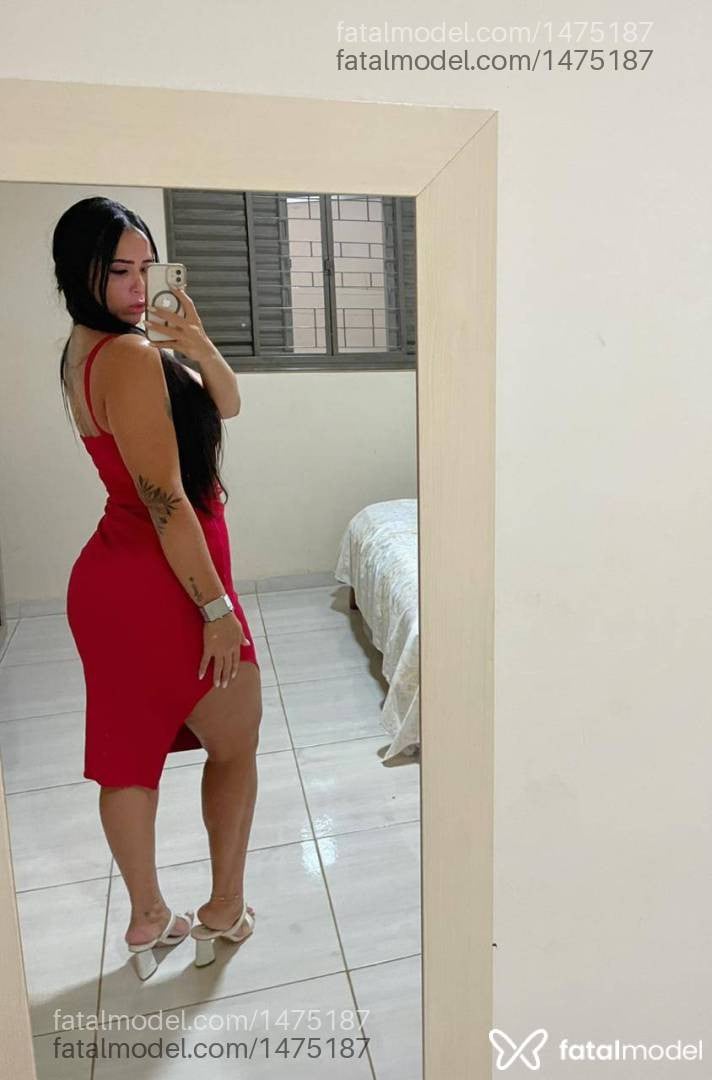 Acompanhante mulher com cabelo castanho de olhos castanhos - Camila