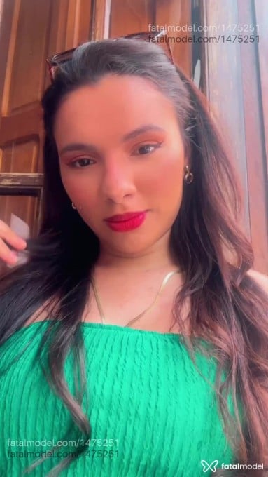 Acompanhante mulher morena (o) de olhos castanhos - Mila Montenegro