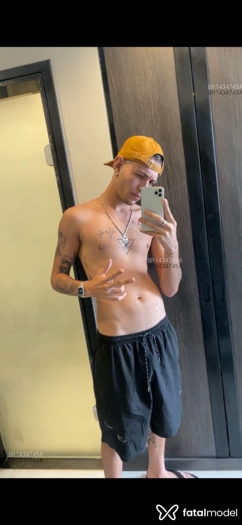 Acompanhante homem com cabelo castanho de olhos mel em São Paulo - Hiago