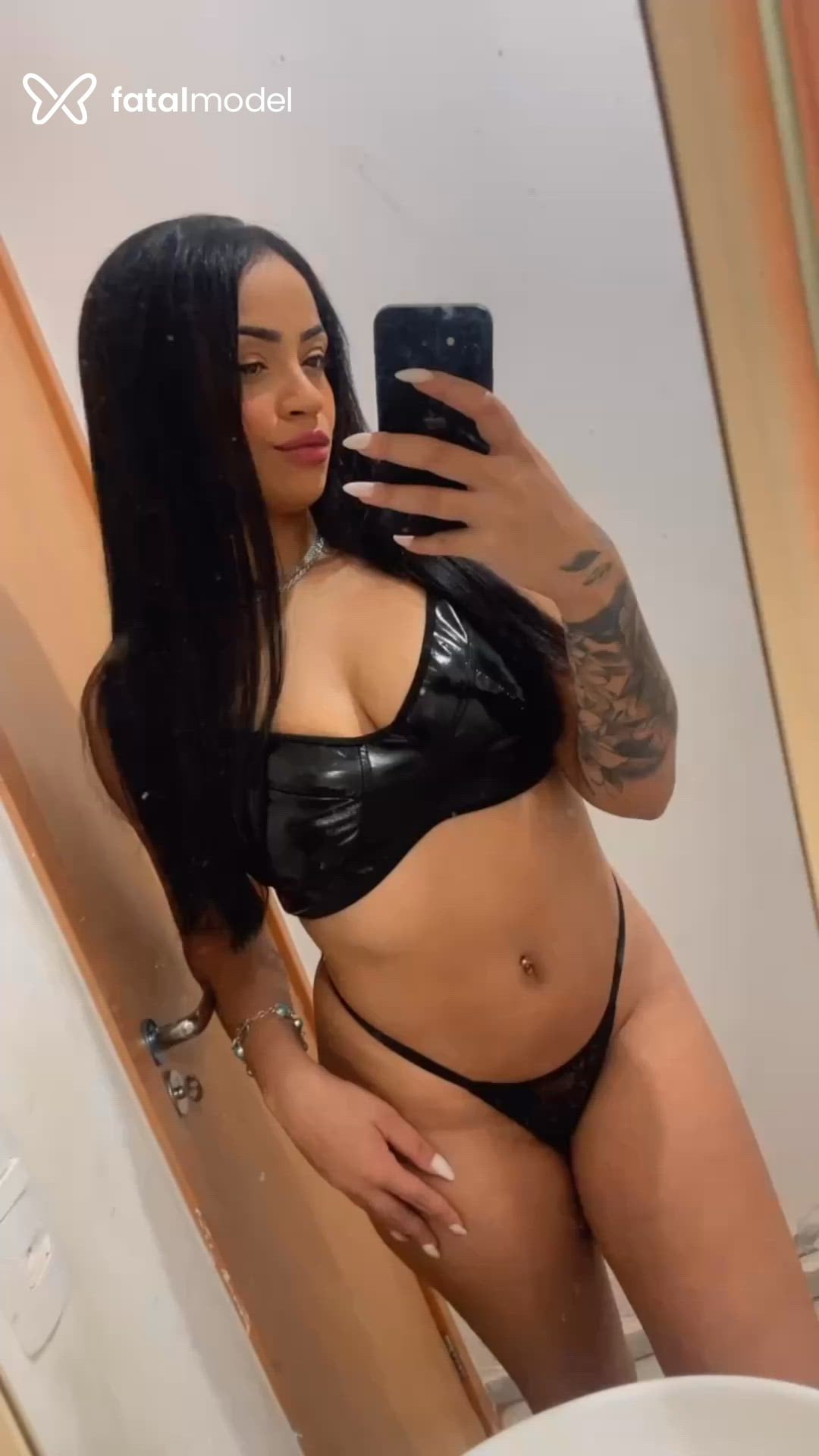 Acompanhante mulher morena (o) de olhos verdes - Bruninha Acompanhante mulher morena (o) de olhos verdes - Bruninha