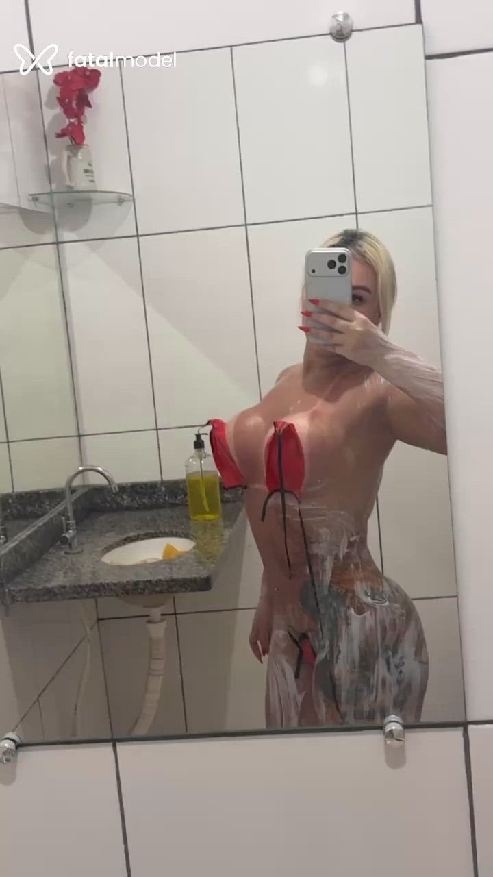 Acompanhante mulher loira (o) de olhos castanhos - Renata Ferrari Acompanhante mulher loira (o) de olhos castanhos - Renata Ferrari