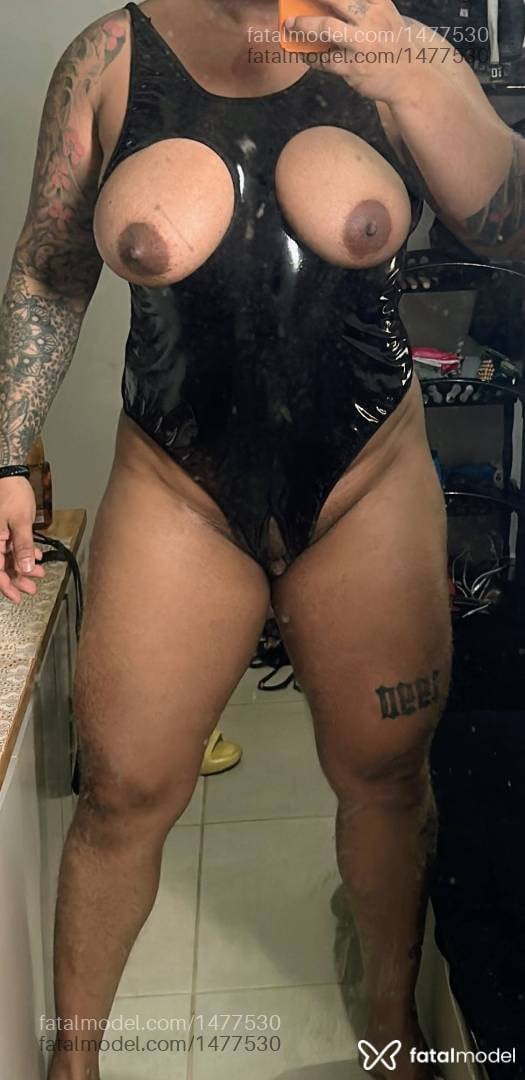Acompanhante mulher morena (o) de olhos pretos - Lola Olaya